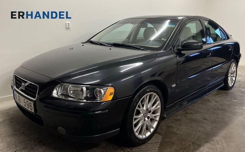 Svart Begagnad 2005 Volvo S60 Momentum Sedan | 32 900 kr (Marknadspris) - Bild 1/4