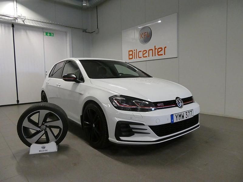 Vit Begagnad 2017 VW Golf VII GTI Halvkombi | 224 900 kr (Marknadspris) - Bild 1/3