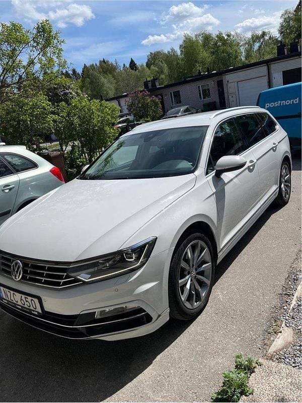 Vit Begagnad 2017 VW Passat GT Kombi | 145 000 kr (Marknadspris) - Bild 1/4