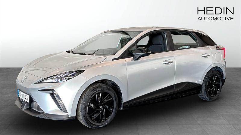 Grå (silver) Begagnad 2023 MG MG4 EV Halvkombi | 249 900 kr (Marknadspris) - Bild 1/4