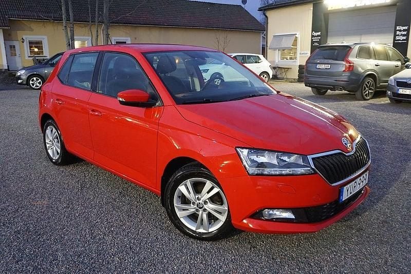 Röd Begagnad 2019 Skoda Fabia Style Halvkombi | 139 900 kr (Marknadspris) - Bild 1/4