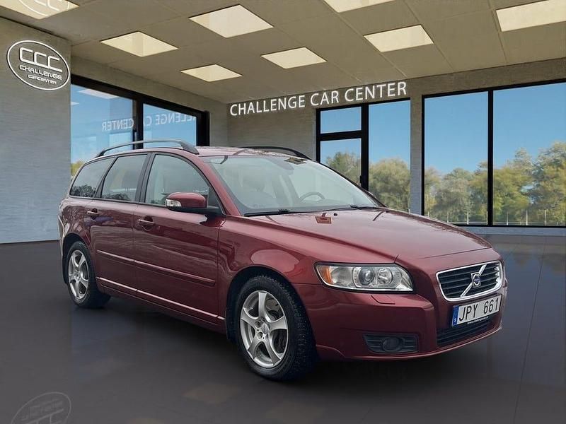 Ljusröd Begagnad 2009 Volvo V50 Momentum Kombi | 59 900 kr (Marknadspris) - Bild 1/4