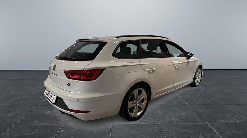 Begagnad Seat Leon ST Beats 150 HK (110 kW) 2019 Vit Kombi