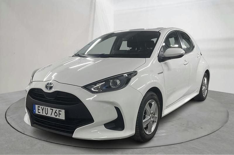 Begagnad Toyota Yaris 116 HK (85 kW) 2021 Vit Halvkombi