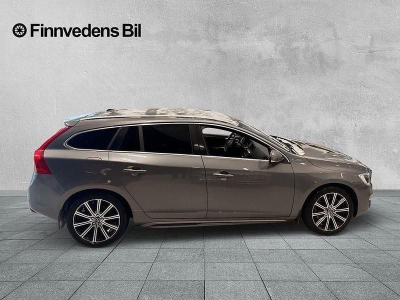 Begagnad Volvo V60 Summum 234 HK (172 kW) 2017 Grå Kombi