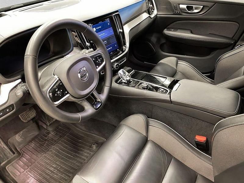 Begagnad Volvo V60 Ultimate 462 HK (339 kW) 2024 Svart Kombi
