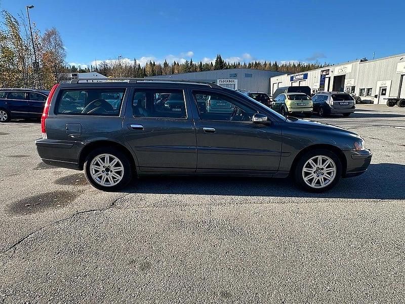 Begagnad Volvo V70 Kinetic 140 HK (102 kW) 2007 Grå Kombi