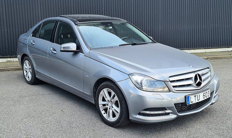 Silver Begagnad 2011 Mercedes C220 Avantgarde Sedan | 89 900 kr (Marknadspris) - Bild 1/4