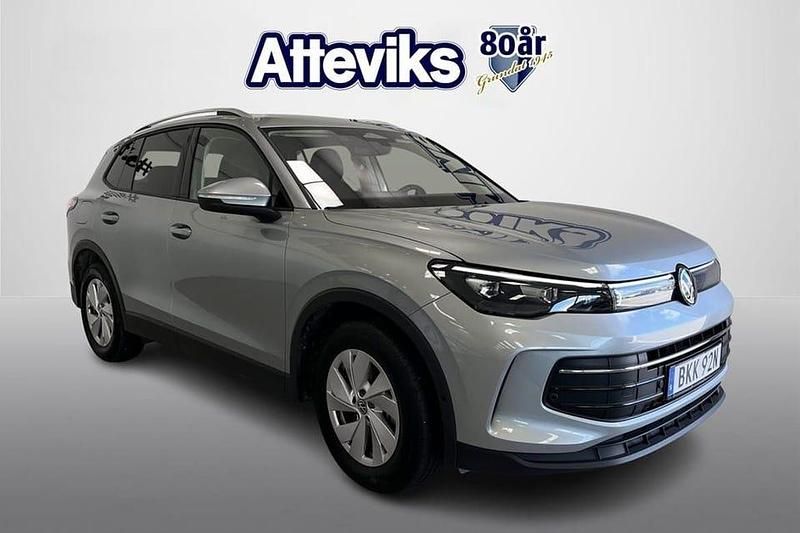 Silver Begagnad 2024 VW Tiguan Life SUV | 359 900 kr (Marknadspris) - Bild 1/4