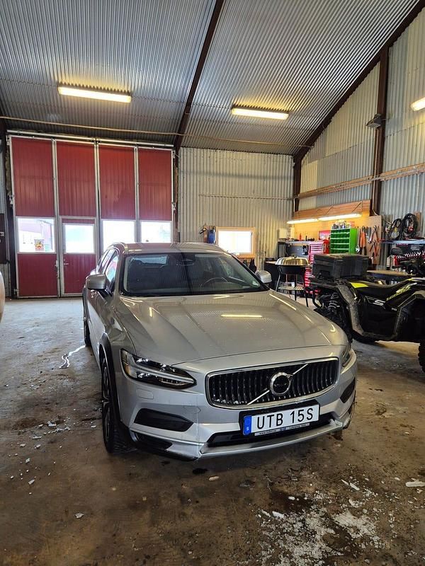 Begagnad Volvo V90 CC 197 HK (144 kW) 2024 Kombi