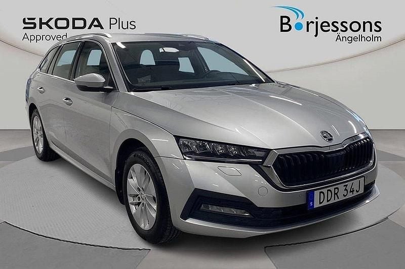 Silver Begagnad 2023 Skoda Octavia Kombi | 249 000 kr (Marknadspris) - Bild 1/4