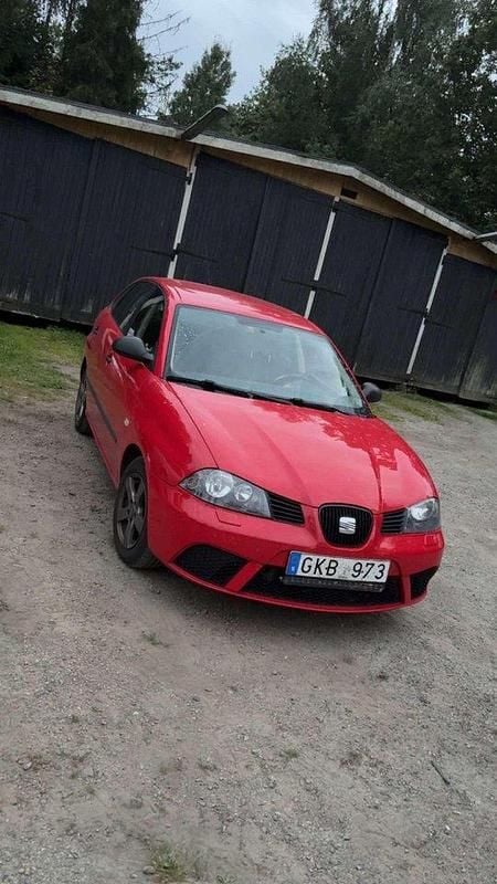 Röd Begagnad 2008 Seat Ibiza Halvkombi | 17 500 kr (Marknadspris) - Bild 1/4