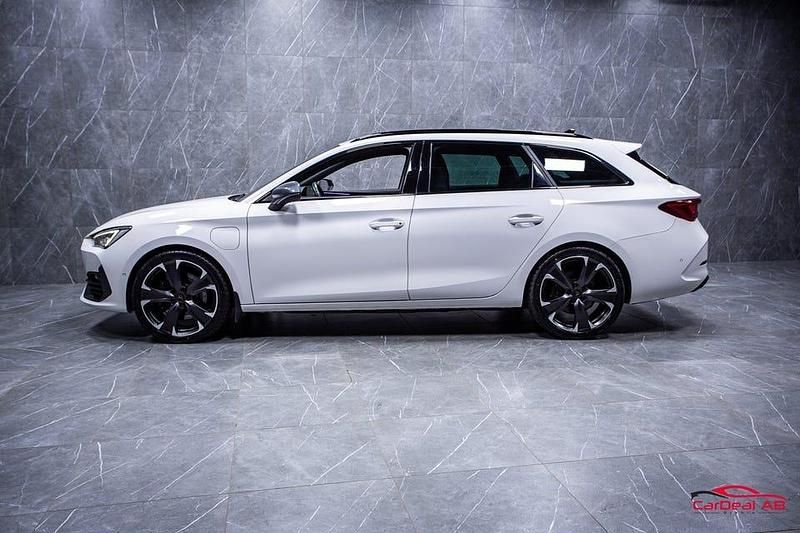 Begagnad Cupra Leon 245 HK (180 kW) 2024 Vit