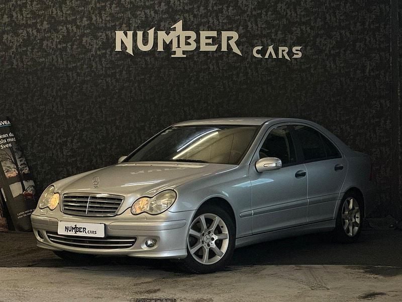 Silver Begagnad 2006 Mercedes C180 Classic Sedan | 29 900 kr (Bra pris) - Bild 1/4