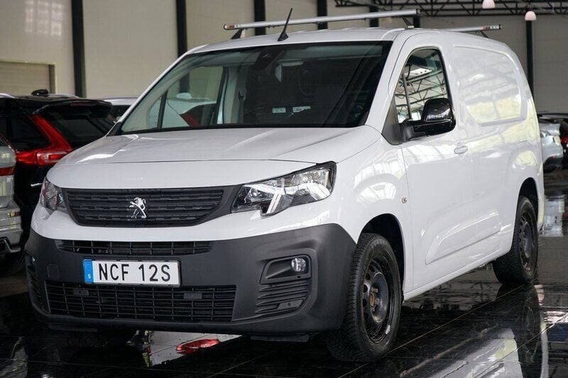 Vit Begagnad 2023 Peugeot Partner Minibuss | 265 500 kr (Dyr) - Bild 1/4