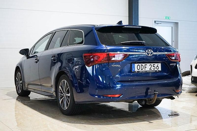 Begagnad Toyota Avensis Active 143 HK (105 kW) 2015 Blå Kombi