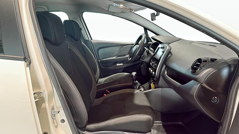 Begagnad Renault Clio IV Zen 73 HK (53 kW) 2016 Vit Halvkombi