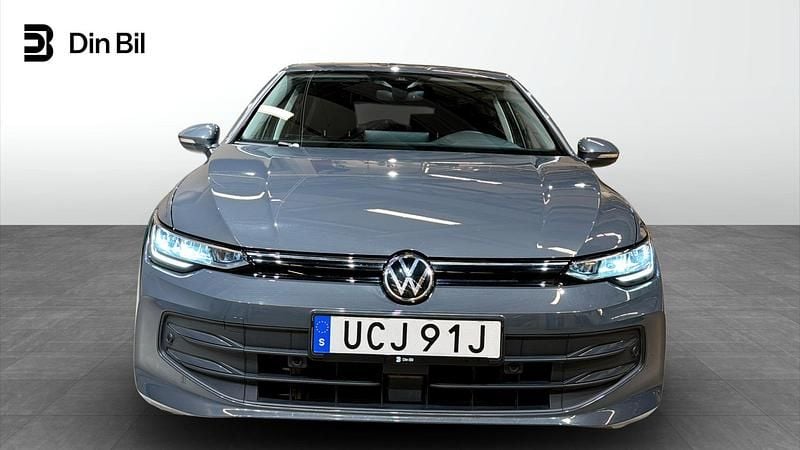 Begagnad VW Golf VIII Comfortline 150 HK (110 kW) 2024 Grå Halvkombi