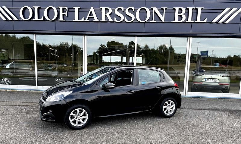 Svart Begagnad 2017 Peugeot 208 Halvkombi | 89 500 kr (Marknadspris) - Bild 1/4