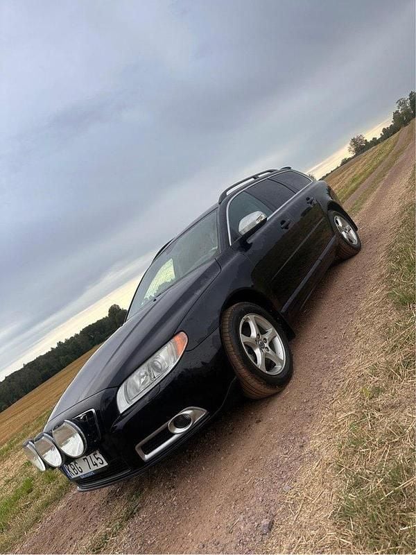 Svart Begagnad 2010 Volvo V70 Momentum Kombi | 85 000 kr (Marknadspris) - Bild 1/1