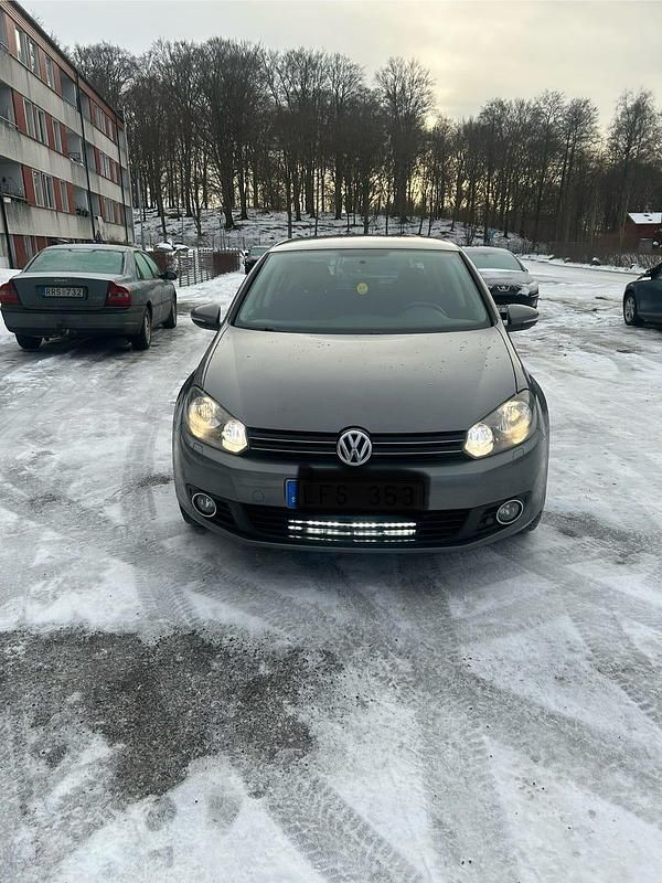 Begagnad 2011 VW Golf VI Halvkombi | 49 900 kr (Dyr) - Bild 1/4