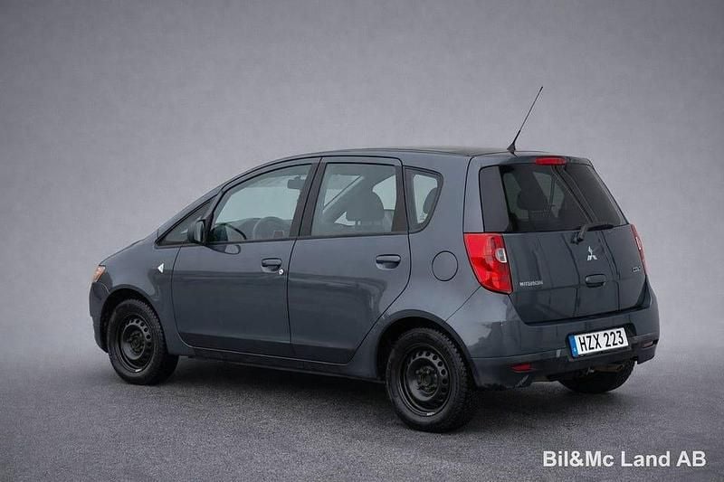 Begagnad Mitsubishi Colt 95 HK (69 kW) 2009 Grå Halvkombi
