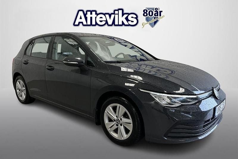 Grå Begagnad 2022 VW Golf VIII Life Halvkombi | 227 900 kr (Marknadspris) - Bild 1/4