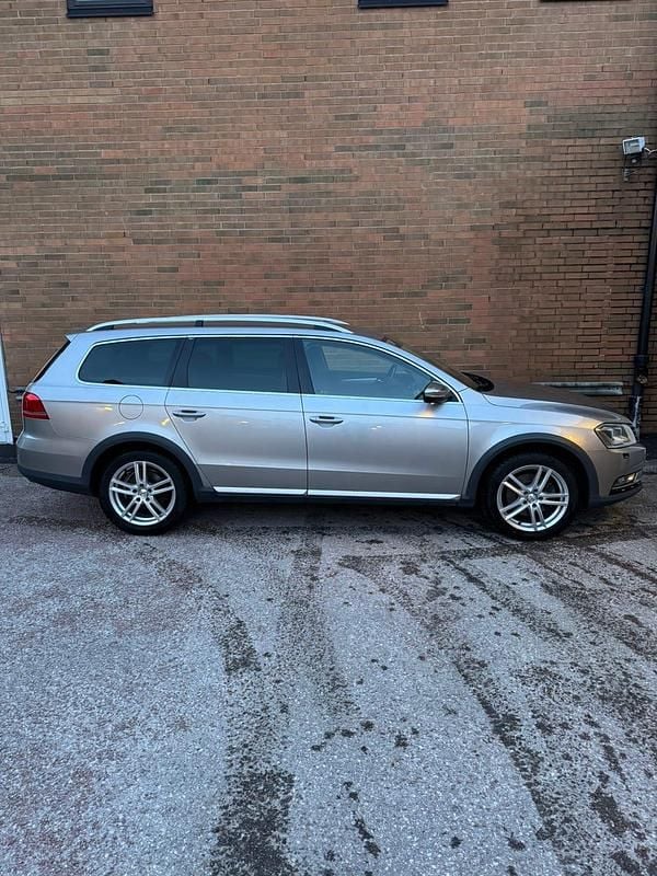 Begagnad VW Passat 170 HK (125 kW) 2012 Silver metallic