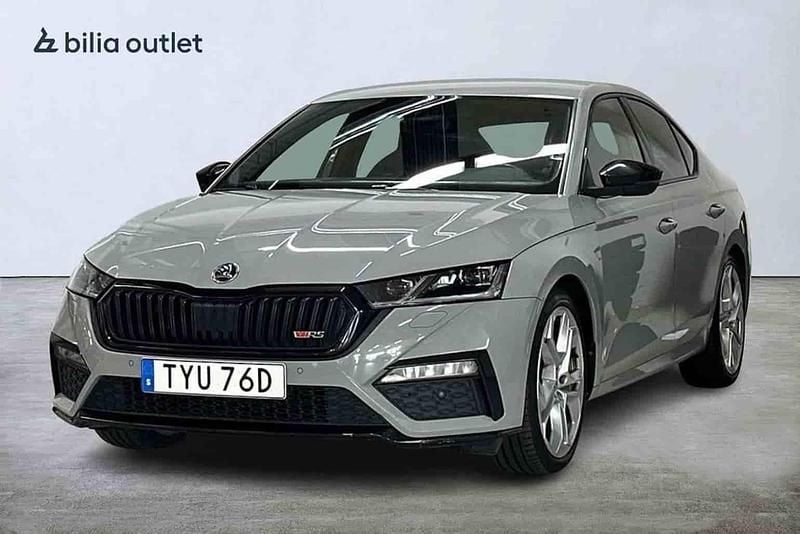 Grå Begagnad 2021 Skoda Octavia RS Halvkombi | 294 900 kr - Bild 1/1