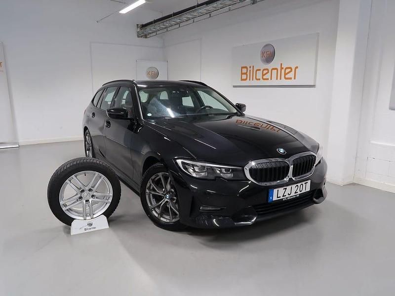Svart Begagnad 2019 BMW 320 Sport Line Kombi | 259 900 kr (Marknadspris) - Bild 1/3