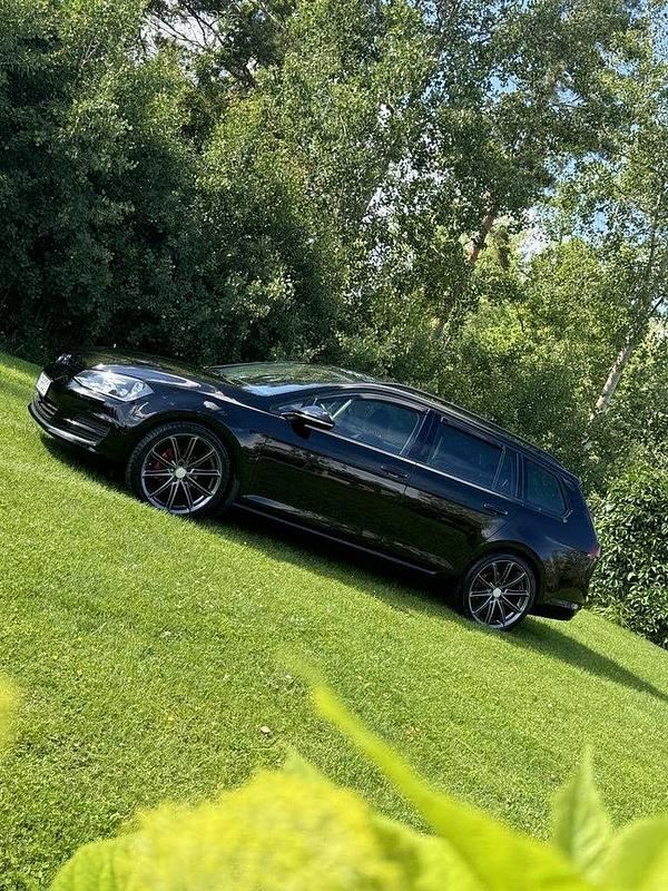 Svart Begagnad 2017 VW Golf VII Kombi | 149 000 kr (Lite dyr) - Bild 1/4