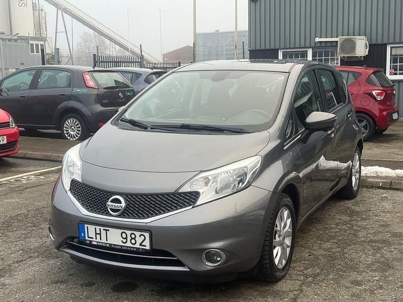 Grå Begagnad 2014 Nissan Note Halvkombi | 59 990 kr (Marknadspris) - Bild 1/4