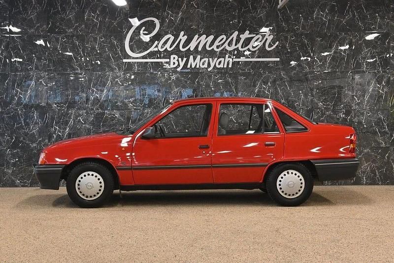 Begagnad Opel Kadett 75 HK (55 kW) 1988 Röd Sedan