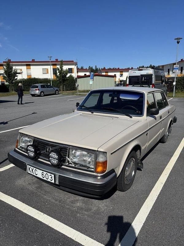 Begagnad 1979 Volvo 244 Sedan | 65 000 kr - Bild 1/4