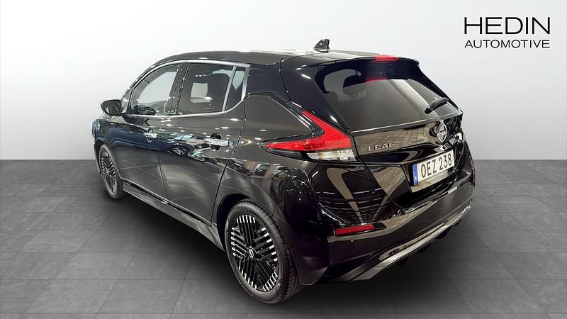 Begagnad Nissan Leaf N-Connecta 110 kW (150 HK) 2022 Svart Halvkombi