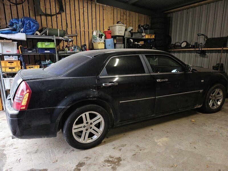 Svart Begagnad 2007 Chrysler 300C Sedan | 12 000 kr - Bild 1/3