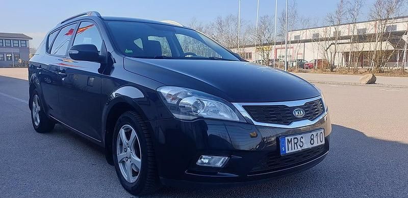 Begagnad Kia Ceed 128 HK (94 kW) 2011 Svart Halvkombi