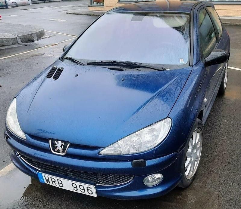 Blå Begagnad 2005 Peugeot 206 GTi Halvkombi | 22 000 kr (Lite dyr) - Bild 1/4