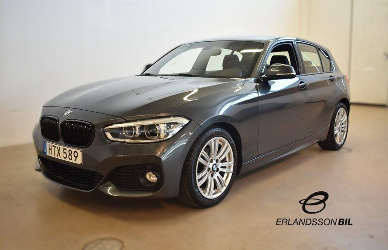 Grå Begagnad 2015 BMW 118 M Sport Halvkombi | 154 900 kr (Marknadspris) - Bild 1/4