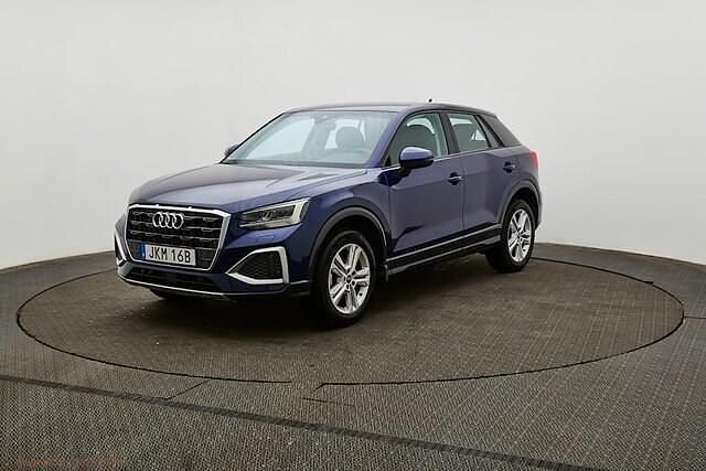 Navarrablå metallic Begagnad 2024 Audi Q2 Advanced Plus SUV | 279 900 kr (Marknadspris) - Bild 1/4