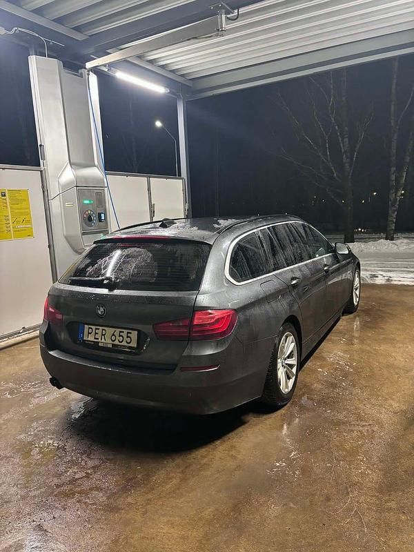 Begagnad 2017 BMW 520 Kombi | 160 000 kr (Superpris) - Bild 1/4