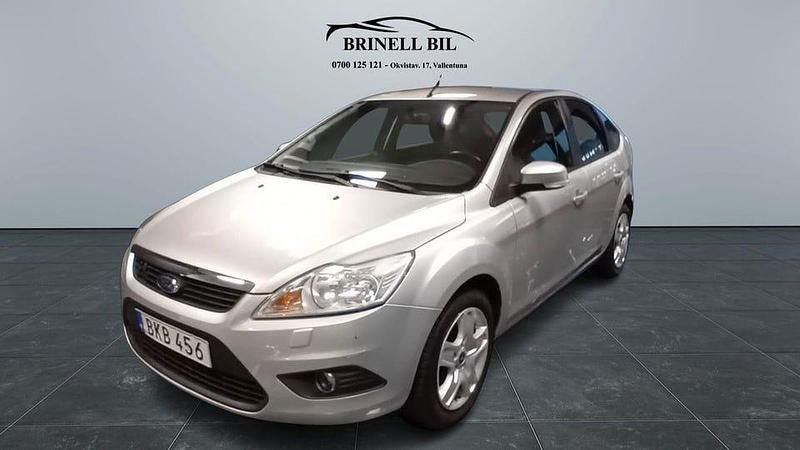 Grå Begagnad 2010 Ford Focus Halvkombi | 55 000 kr (Lite dyr) - Bild 1/4