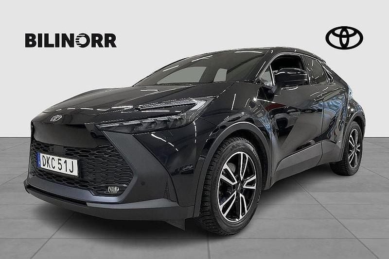 Svart Begagnad 2024 Toyota C-HR Style SUV | 399 000 kr (Bra pris) - Bild 1/3
