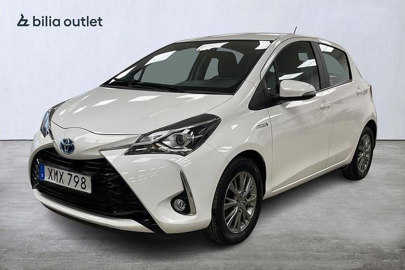 Vit Begagnad 2018 Toyota Yaris Hybrid Active Halvkombi | 164 000 kr (Marknadspris) - Bild 1/4