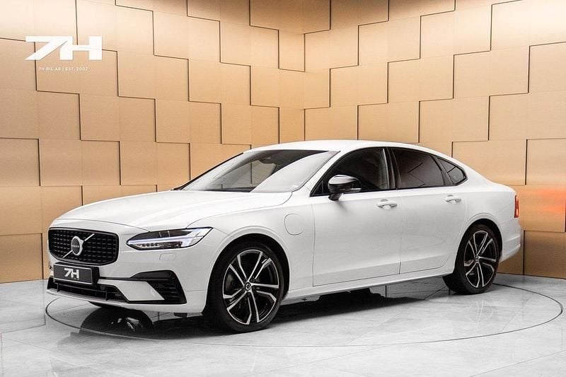 Vit Begagnad 2023 Volvo S90 Plus Sedan | 429 900 kr (Superpris) - Bild 1/4