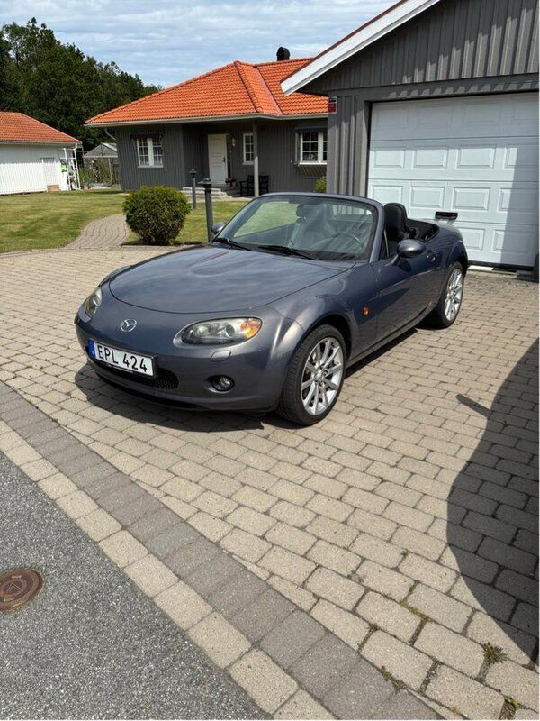 Grå Begagnad 2006 Mazda MX5 Cab | 115 000 kr (Superpris) - Bild 1/4
