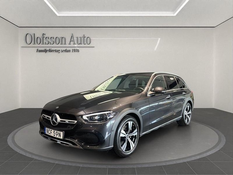 Grå Begagnad 2024 Mercedes C220 Premium Kombi | 499 000 kr (Marknadspris) - Bild 1/4