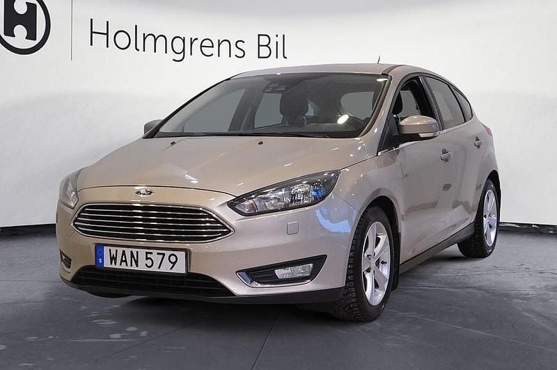 Begagnad Ford Focus 125 HK (91 kW) 2015 Grå Halvkombi
