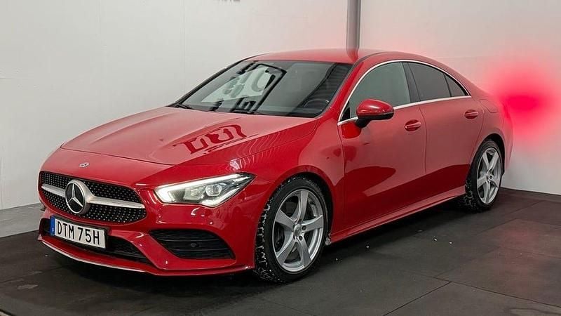 Röd Begagnad 2019 Mercedes CLA200 AMG | 279 900 kr (Marknadspris) - Bild 1/4