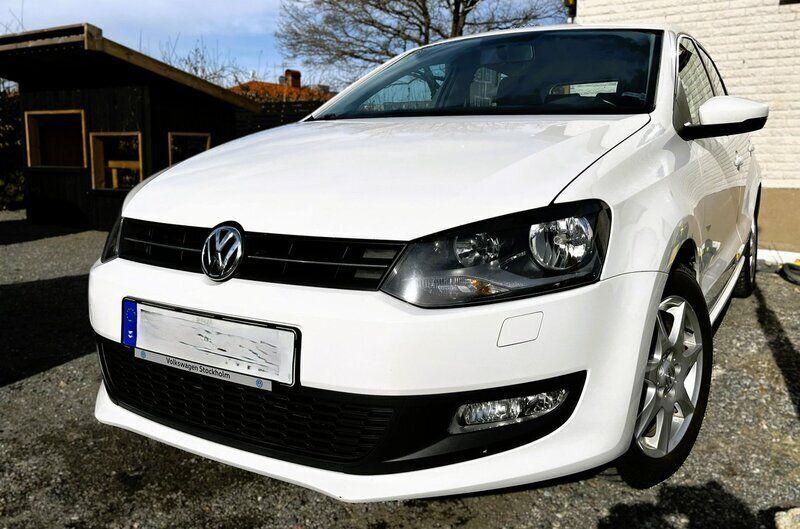 Vit Begagnad 2011 VW Polo Halvkombi | 69 900 kr (Lite dyr) - Bild 1/4
